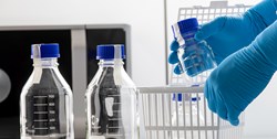 How to safely autoclave glass laboratory bottles